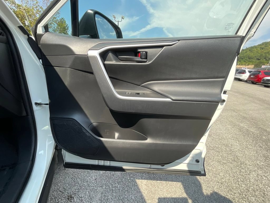 Used 2025 Toyota RAV4 LE AWD/4WD image 21