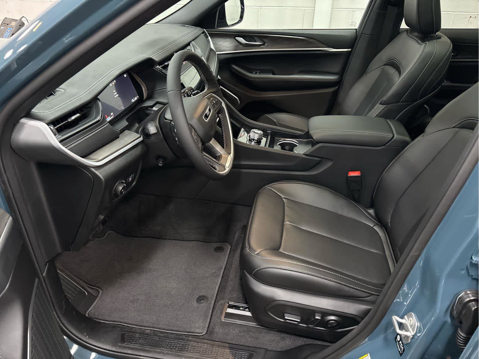 New 2026 Jeep Grand Cherokee L Limited w/ Luxury Tech Group II image 11