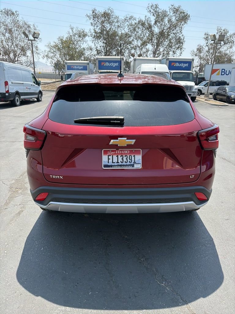 Used 2025 Chevrolet Trax LT w/ LT Convenience Package image 7