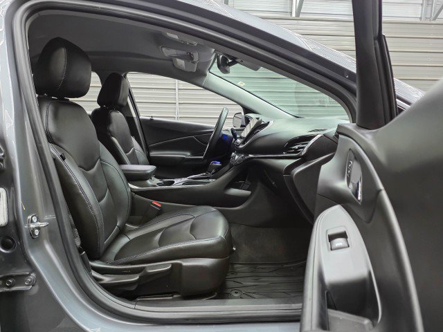 Used 2018 Chevrolet Volt Premier w/ Driver Confidence Package FWD image 14