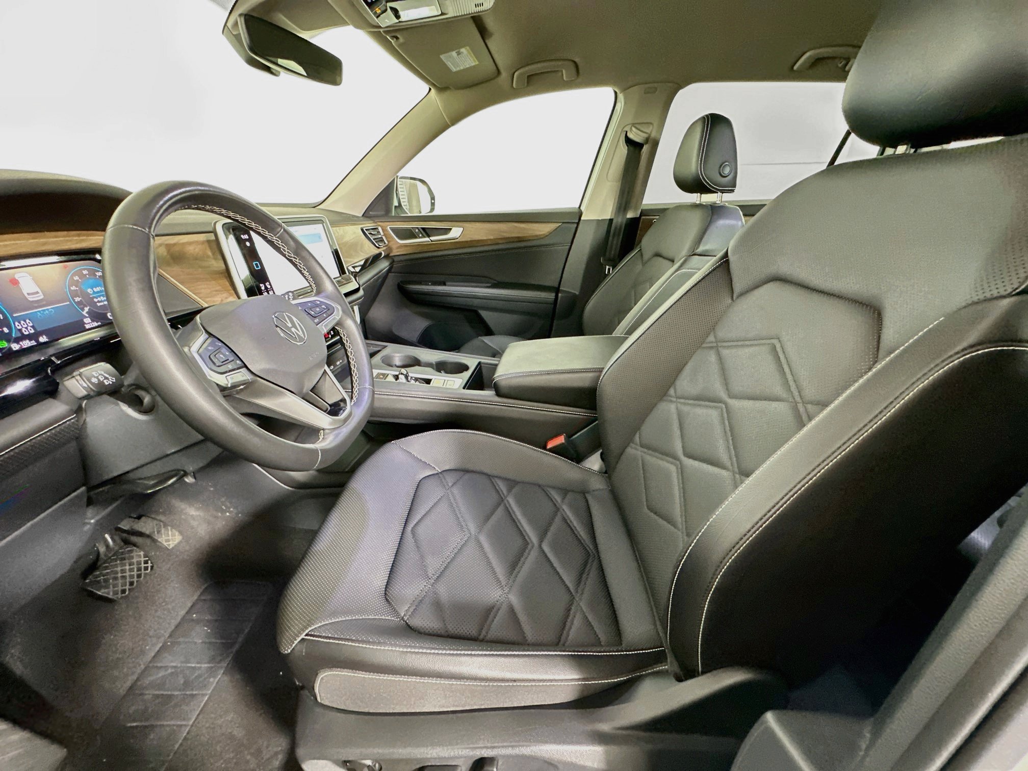 Used 2024 Volkswagen Atlas SE FWD image 13