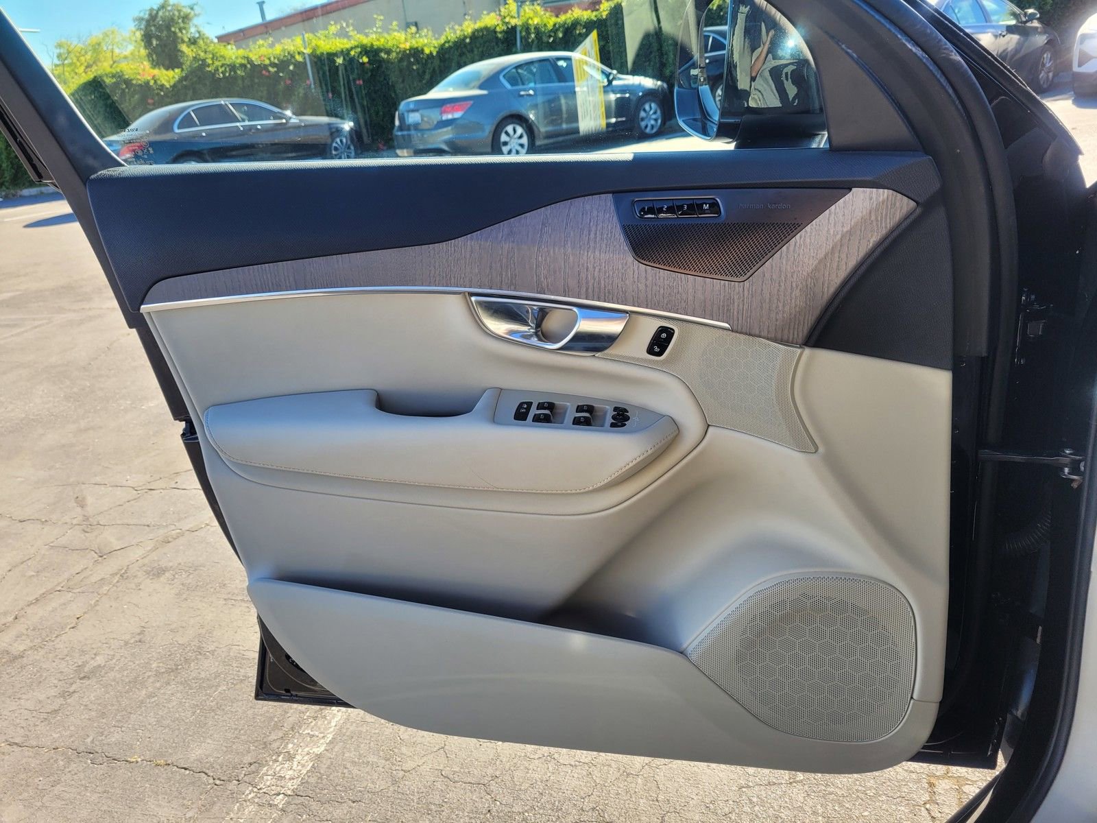 Certified 2023 Volvo XC90 B6 Plus w/ Protection Package Premier AWD/4WD image 16