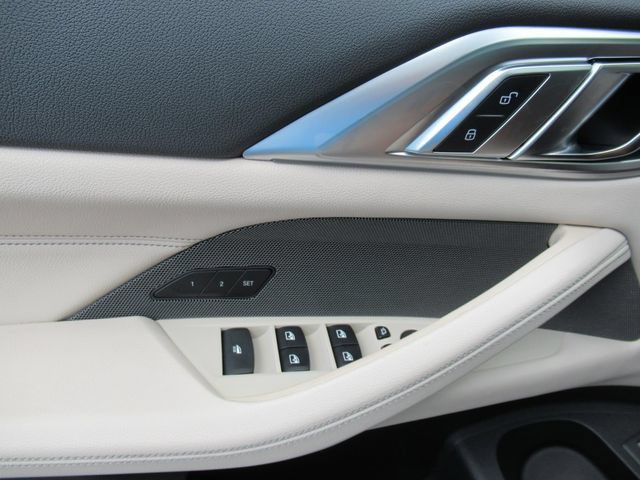 Used 2023 BMW M440i Convertible w/ Premium Package RWD image 19