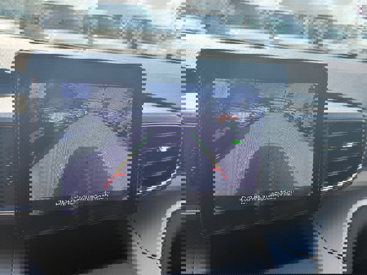 Used 2024 Ford Explorer XLT w/ Equipment Group 202A image 31