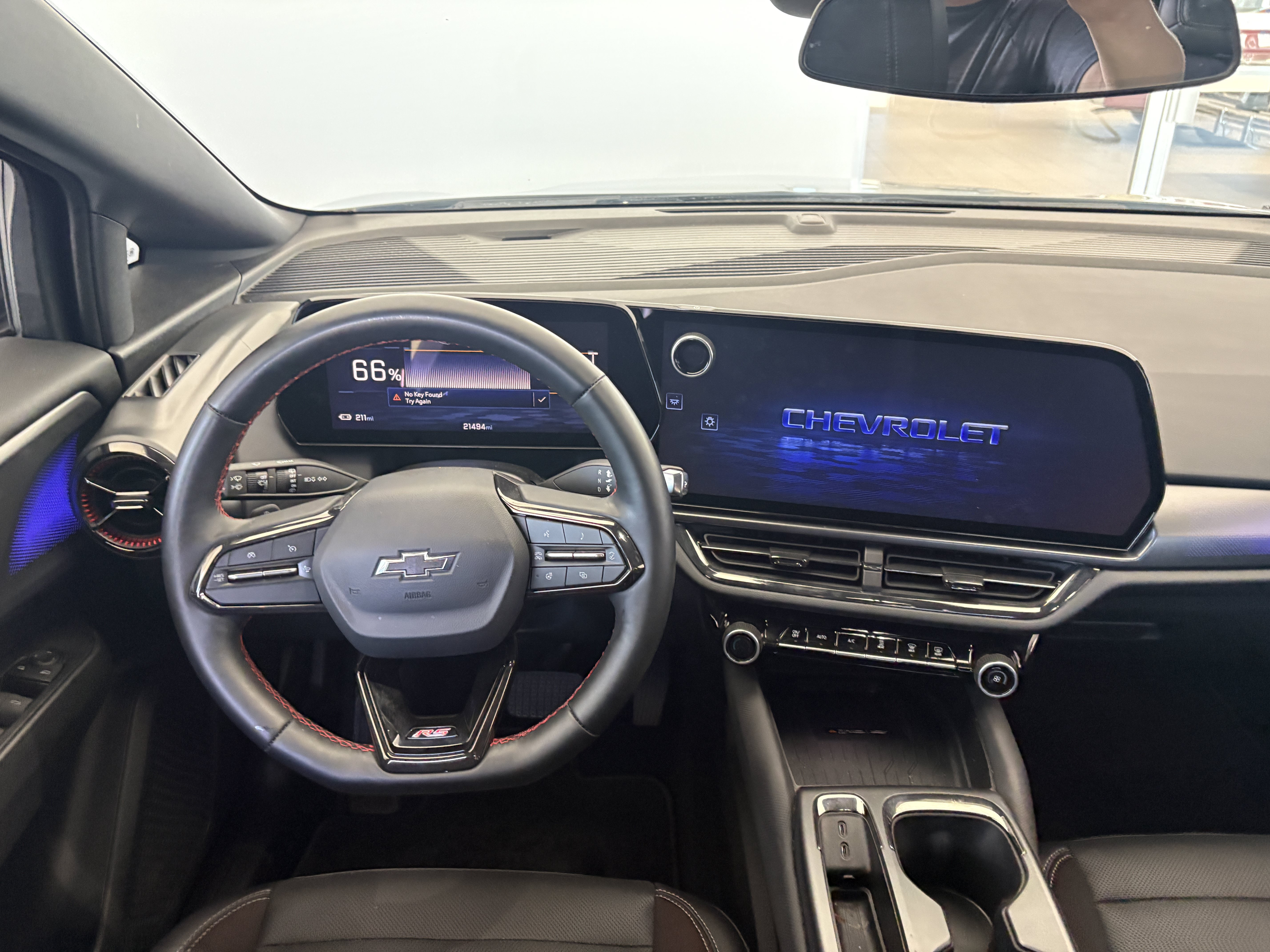 Used 2025 Chevrolet Equinox EV RS FWD image 3