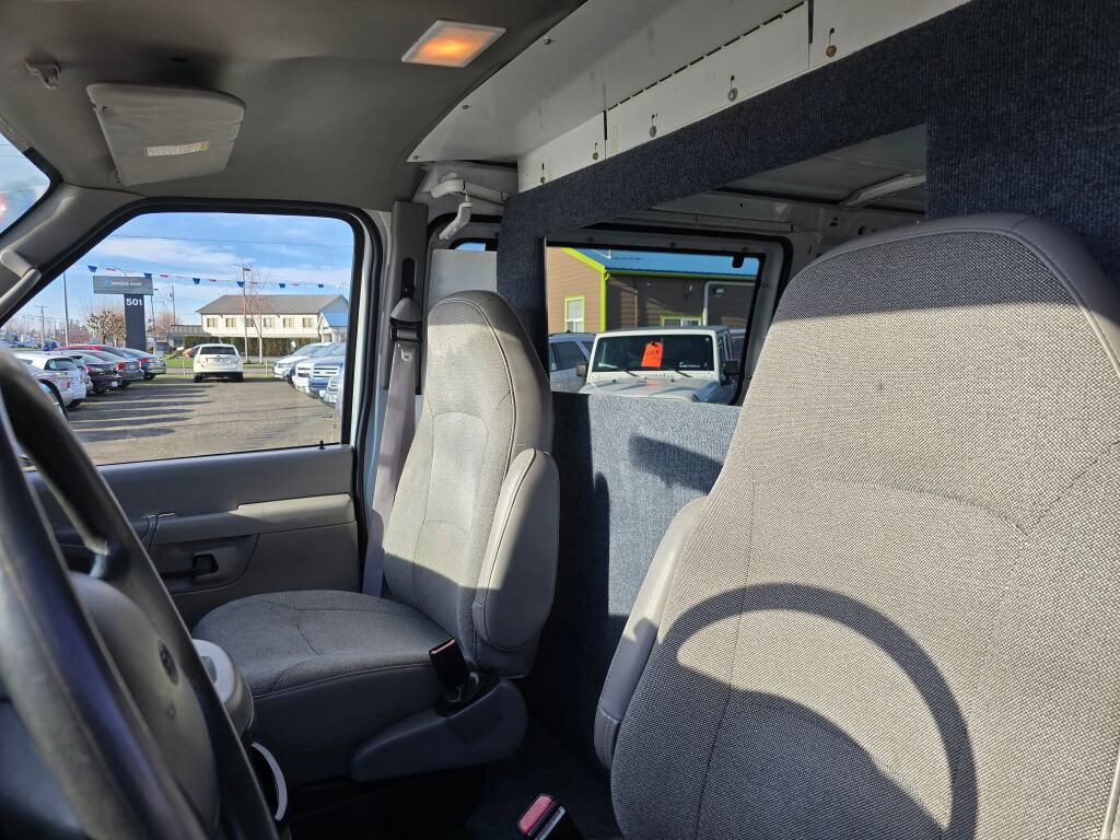 Used 2002 Ford E-250 and Econoline 250 RWD image 30