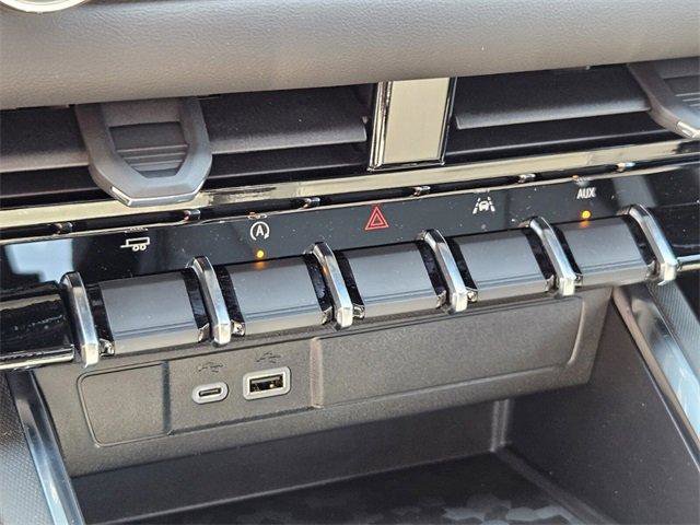 New 2025 GMC Canyon Elevation w/ Convenience Package image 18