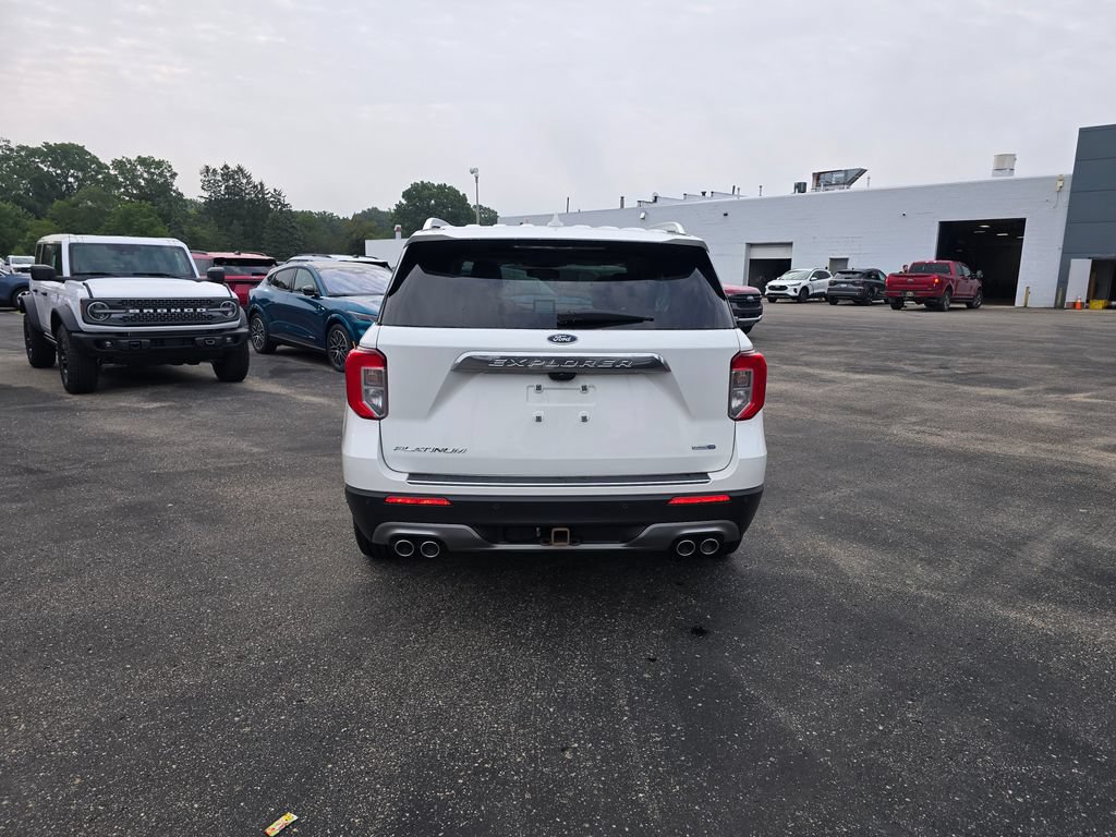 Certified 2020 Ford Explorer Platinum w/ Premium Technology Package AWD/4WD image 4