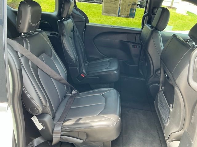 Used 2025 Chrysler Pacifica Select FWD image 16