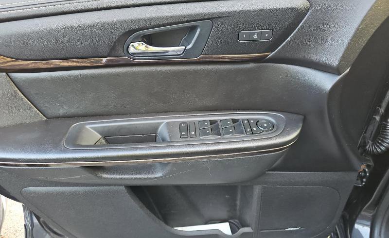 Used 2016 GMC Acadia Denali image 10