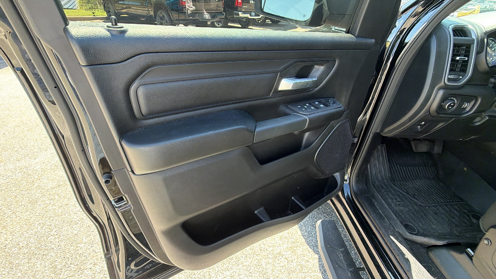 Used 2025 RAM 1500 Warlock AWD/4WD image 14