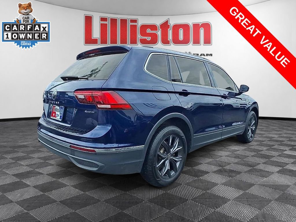 Used 2024 Volkswagen Tiguan SE w/ Panoramic Sunroof Package AWD/4WD image 2