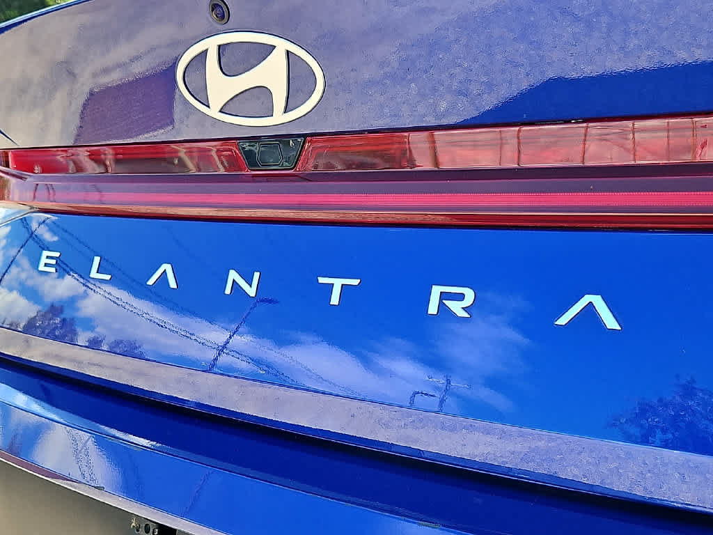 Used 2025 Hyundai Elantra Limited FWD image 32