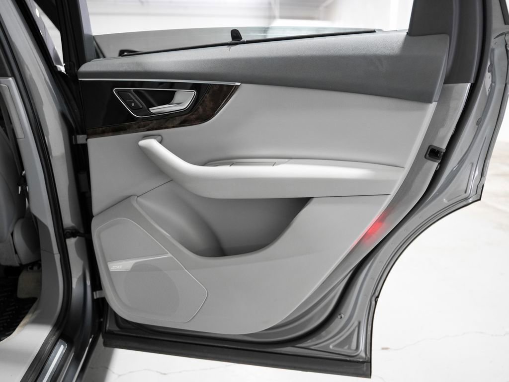 Used 2017 Audi Q7 3.0T Premium Plus w/ Premium Plus Package image 38