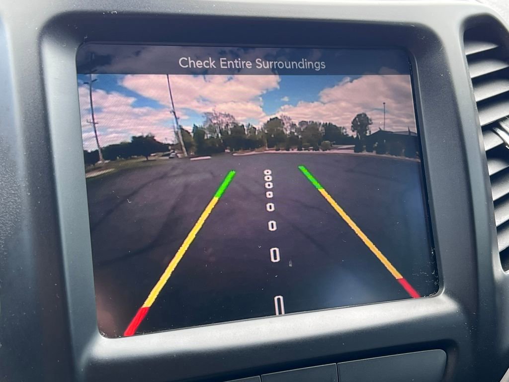 Used 2016 Jeep Cherokee Latitude AWD/4WD image 19