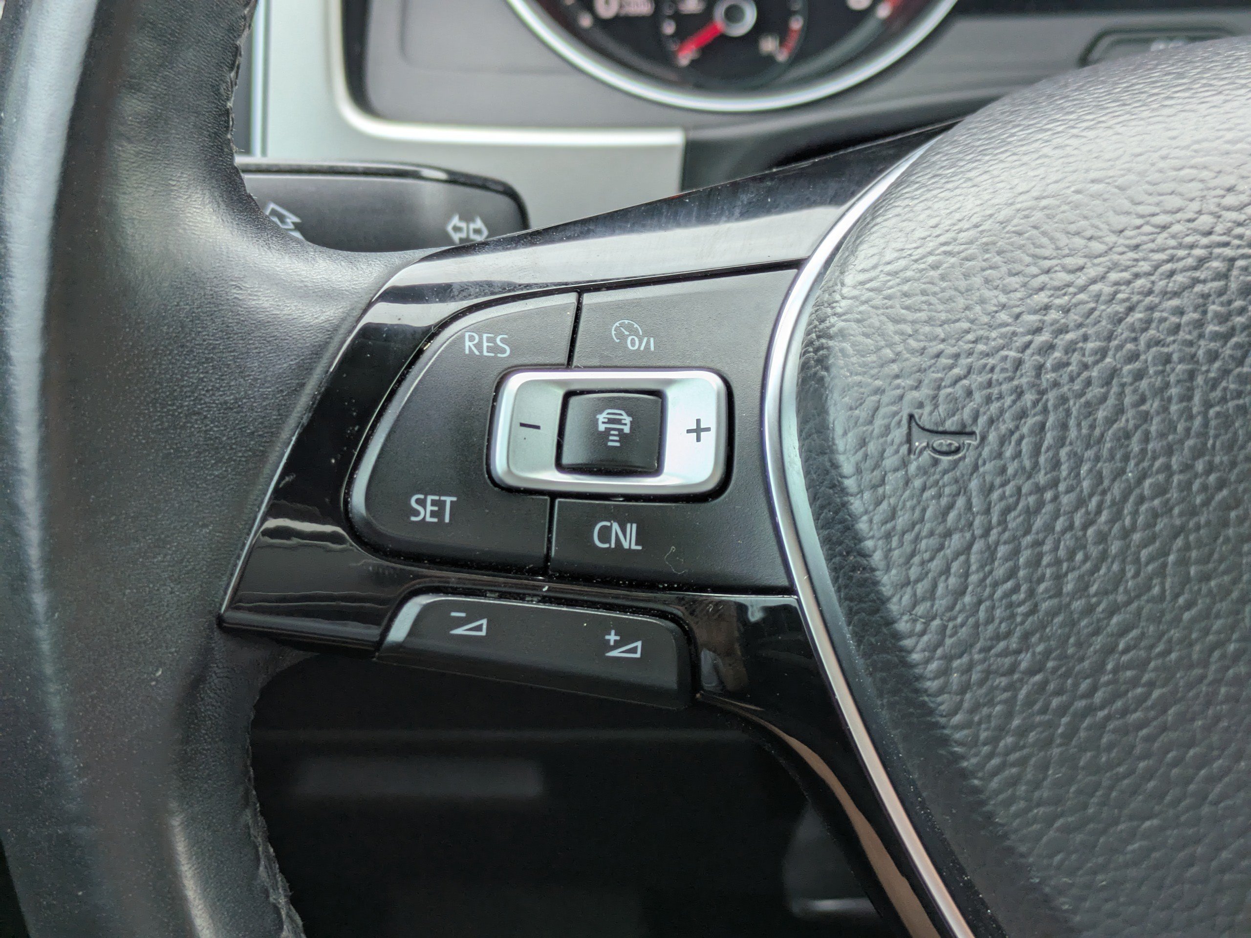 Used 2018 Volkswagen Atlas SE AWD/4WD image 22