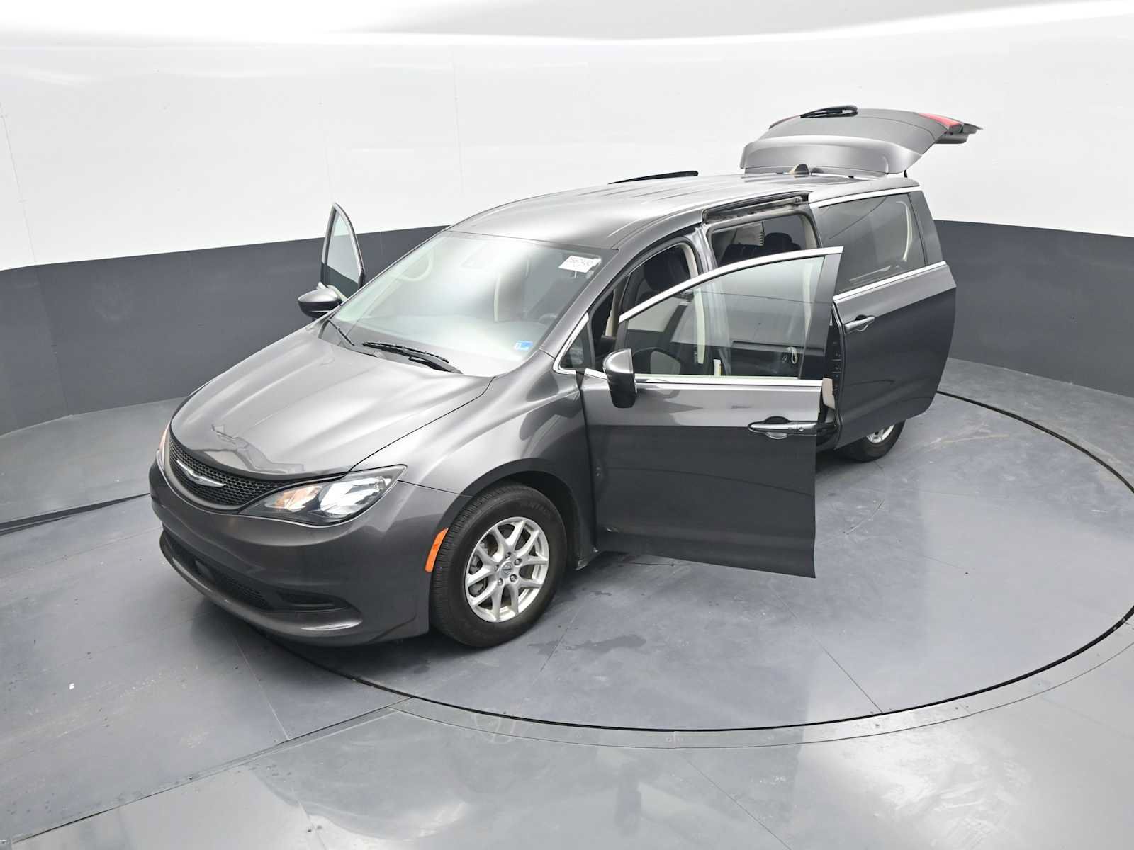 Used 2023 Chrysler Voyager LX FWD image 48