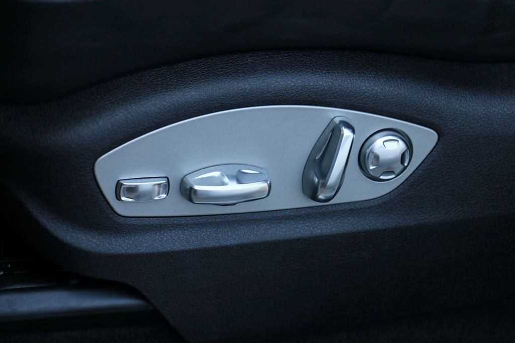 Used 2024 Porsche Macan S AWD/4WD image 21