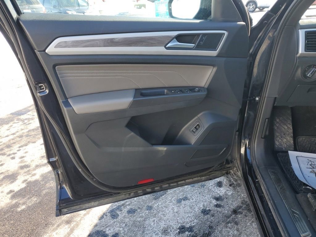 Used 2022 Volkswagen Atlas Cross Sport SE image 10