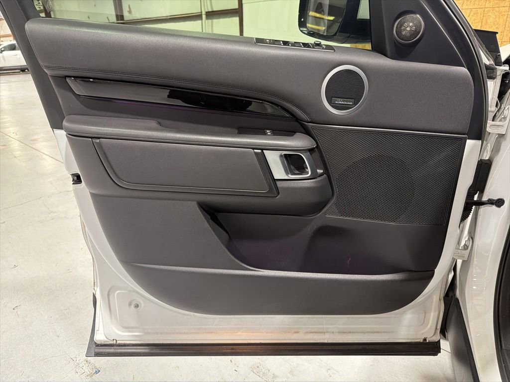 Used 2021 Land Rover Discovery S image 26