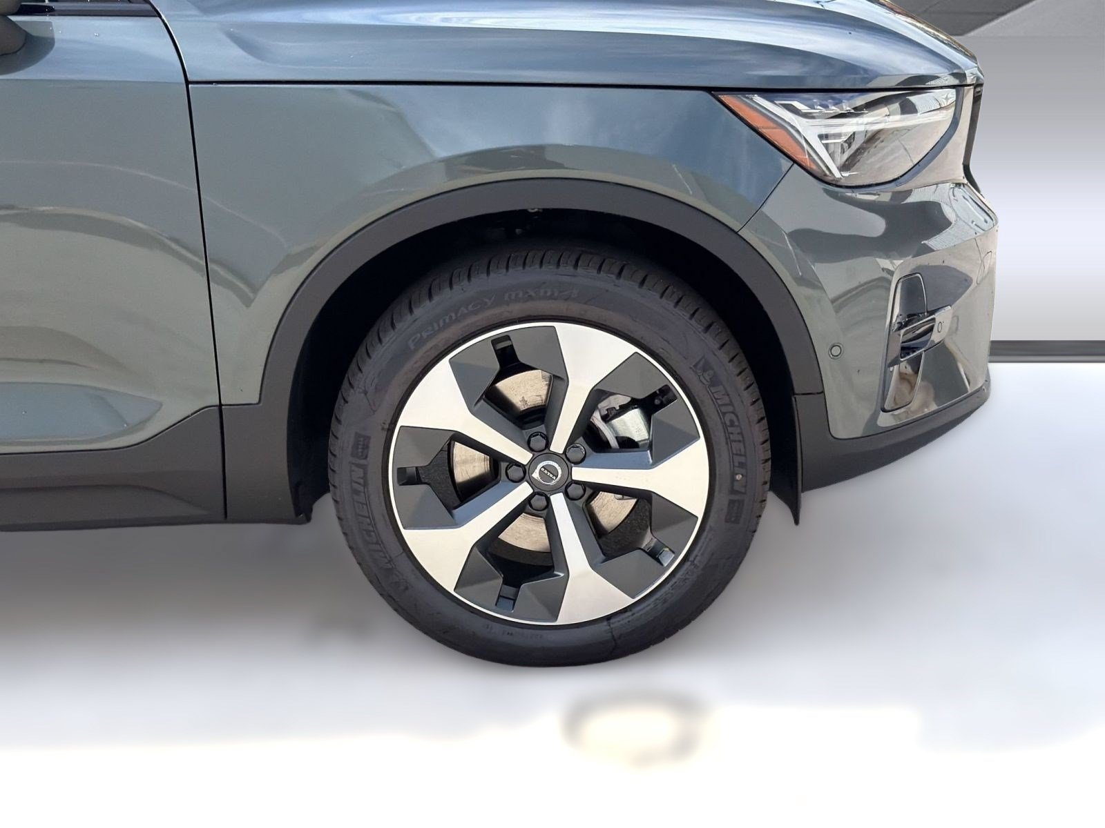 New 2026 Volvo XC40 B4 Plus w/ Protection Package Premier FWD image 12