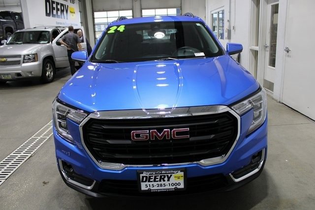Used 2024 GMC Terrain SLE w/ Driver Convenience Package image 30