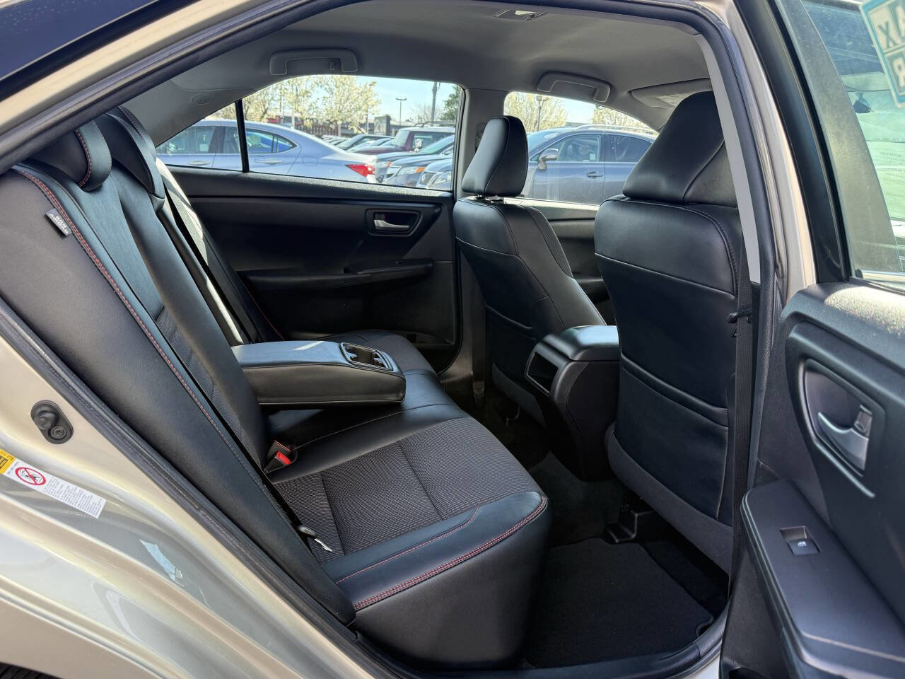 Used 2016 Toyota Camry SE image 15