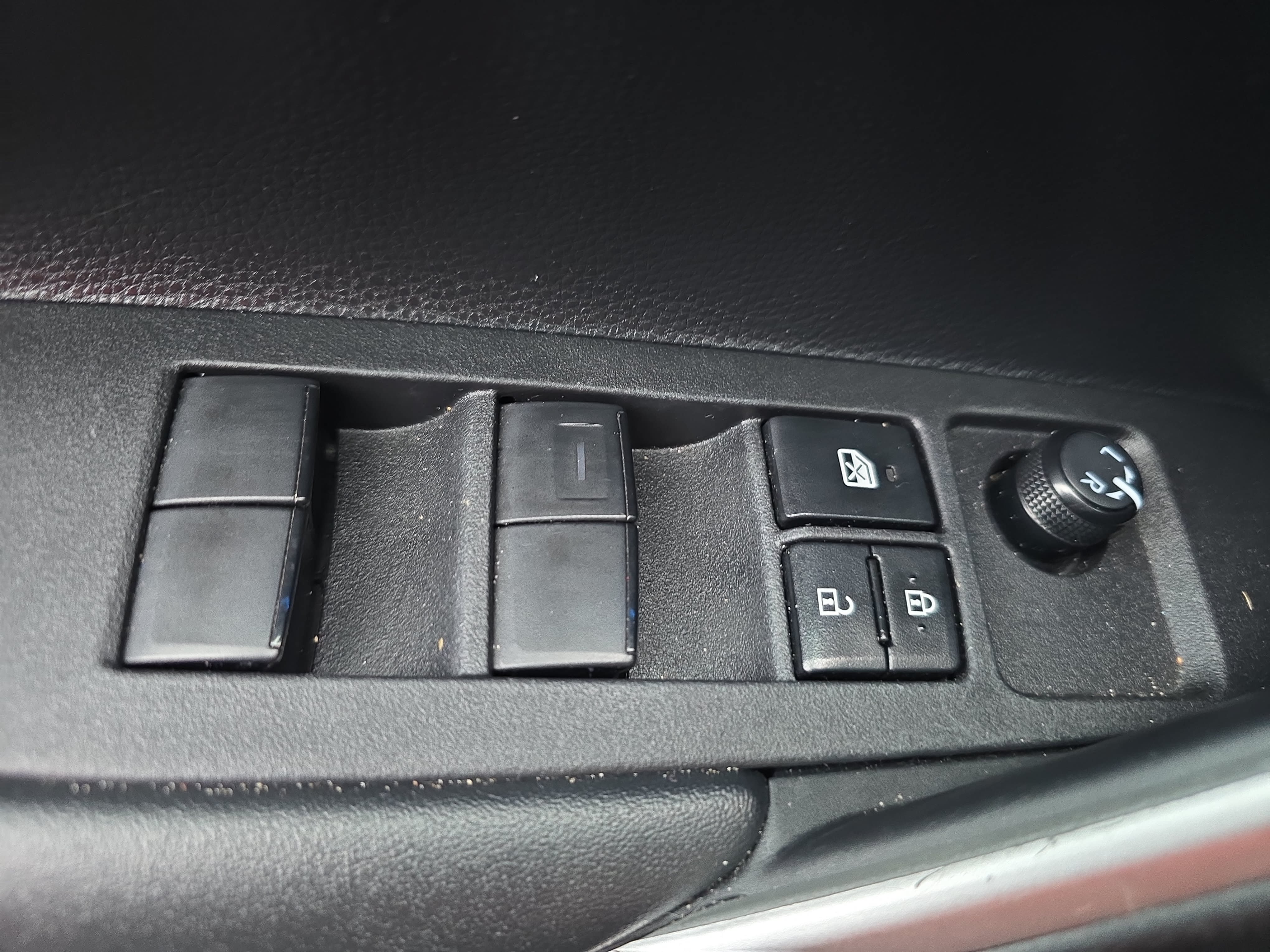 Used 2025 Toyota Corolla Cross XLE AWD/4WD image 24