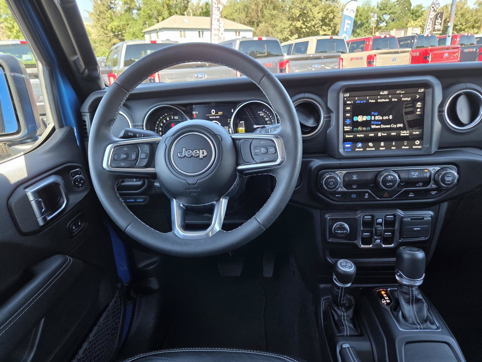 Used 2023 Jeep Wrangler Unlimited Sahara AWD/4WD image 16