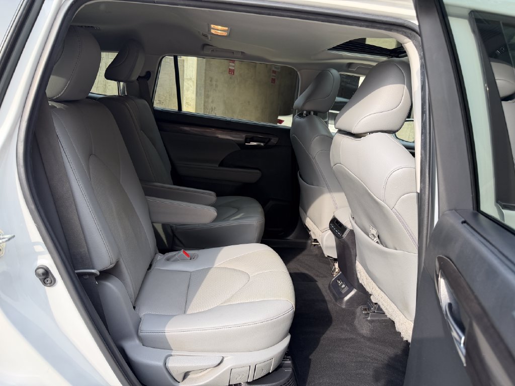 Used 2022 Toyota Highlander Limited AWD/4WD image 26