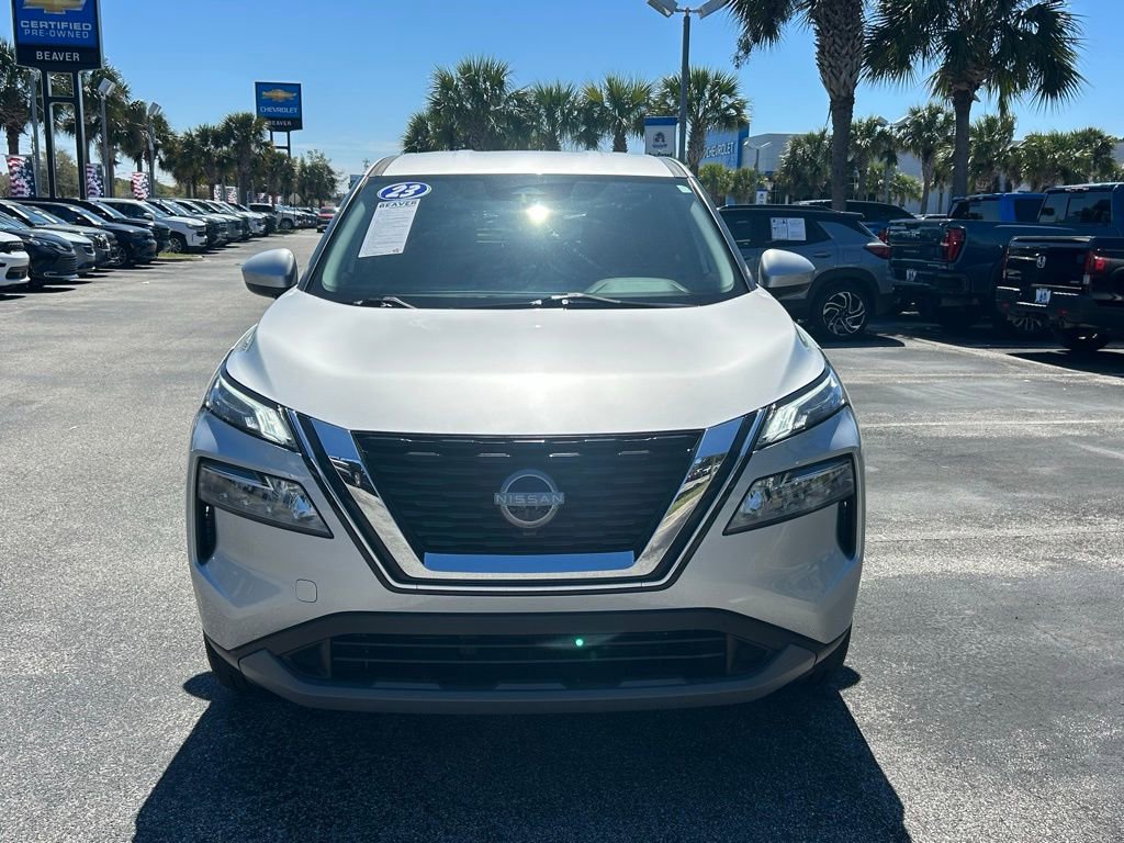 Used 2023 Nissan Rogue SV image 3