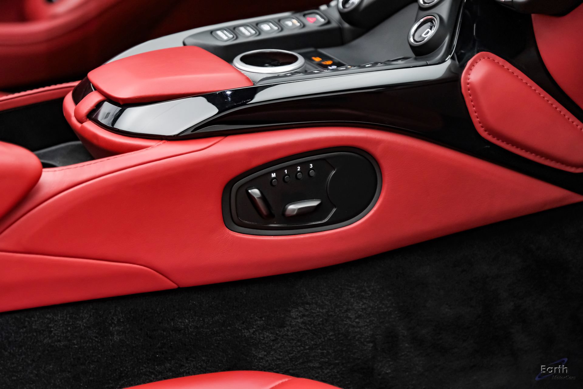 Used 2022 Aston Martin V8 Vantage Roadster RWD image 61