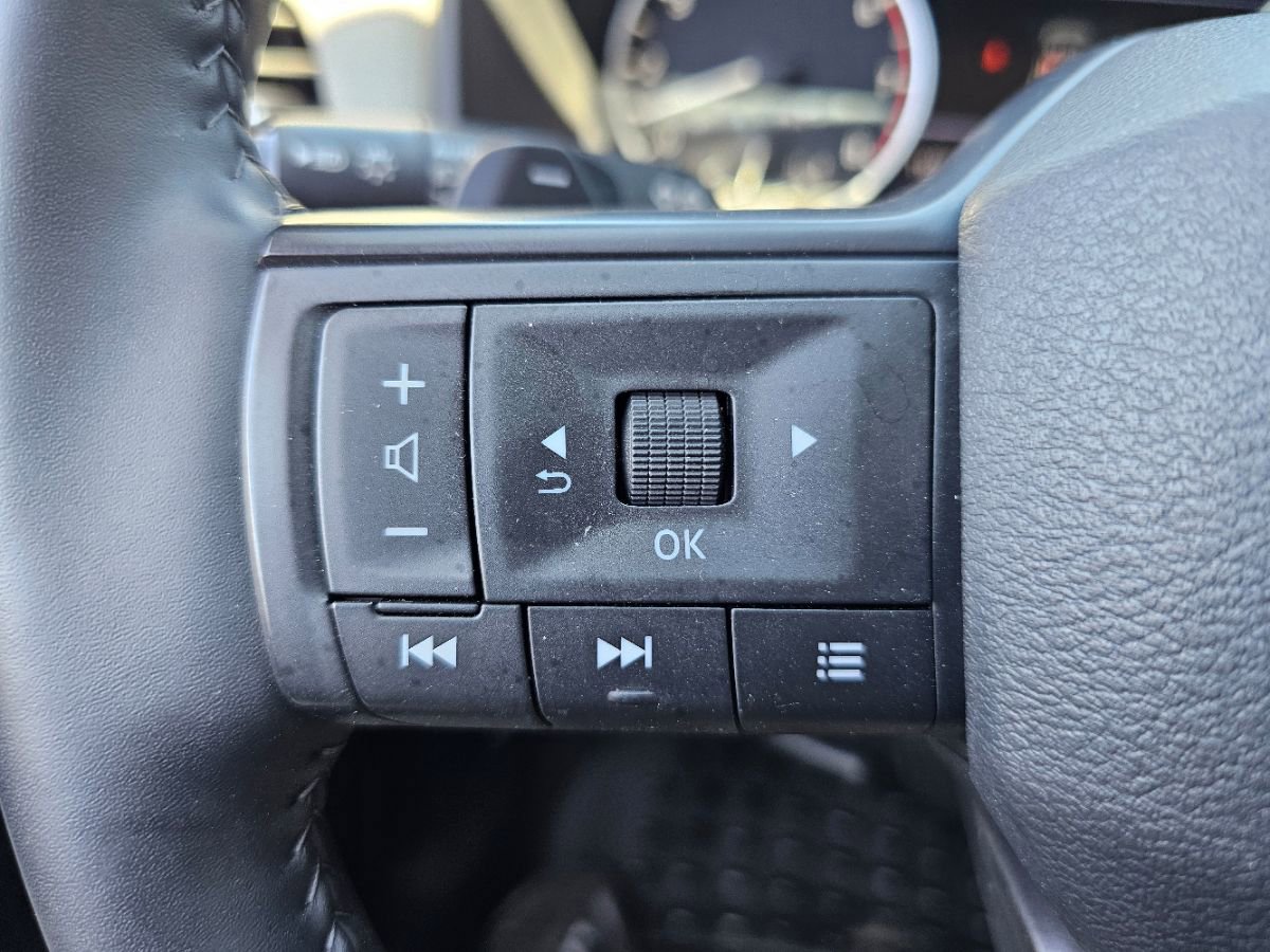 Used 2025 Nissan Rogue SV image 29