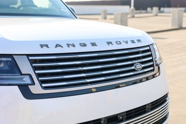 New 2025 Land Rover Range Rover SV image 12