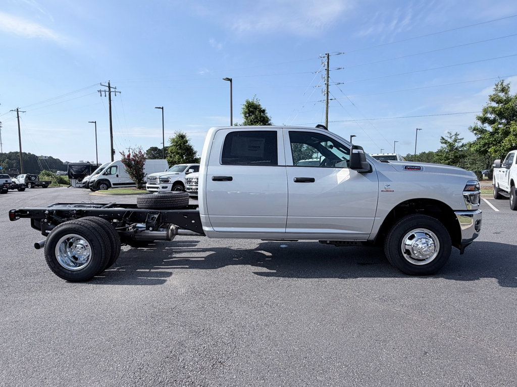 New 2026 RAM 3500 Tradesman w/ Chrome Appearance Group A AWD/4WD image 4