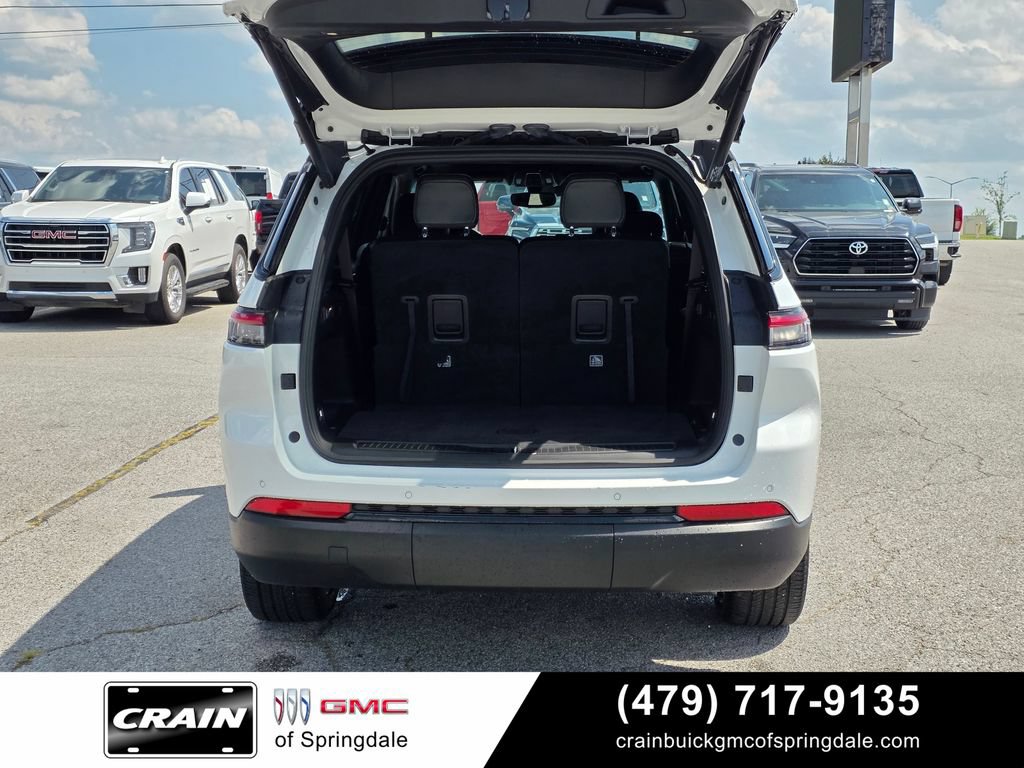 Used 2023 Jeep Grand Cherokee L Laredo AWD/4WD image 7