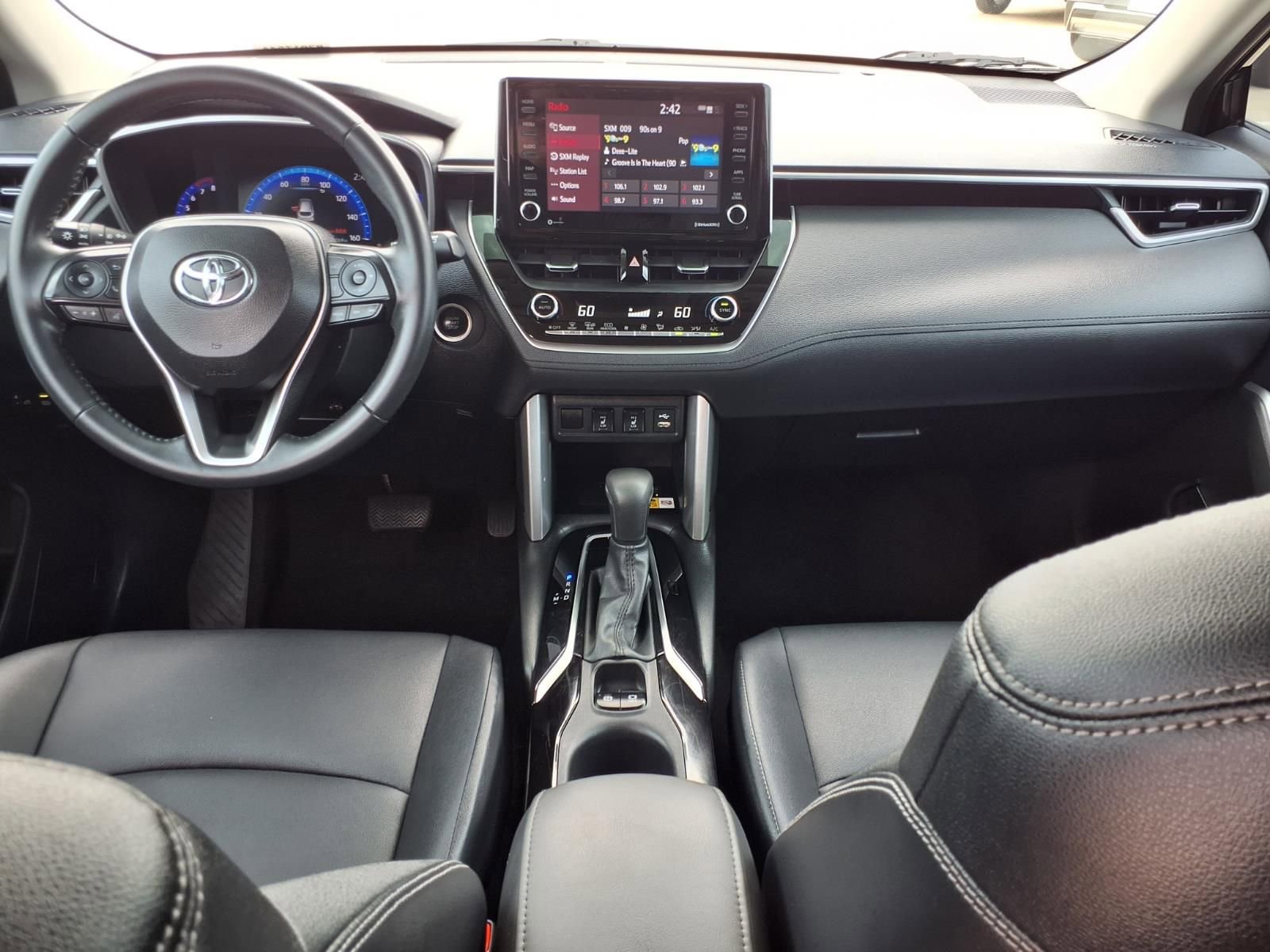 Used 2022 Toyota Corolla Cross XLE w/ Convenience Package FWD image 9
