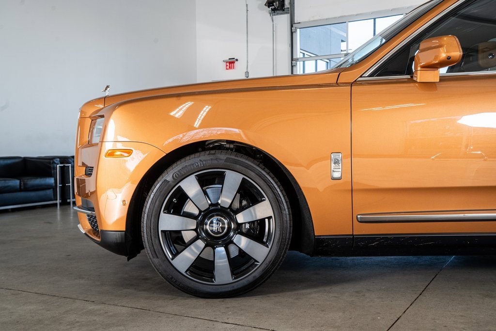 Used 2023 Rolls-Royce Cullinan w/ Cullinan Package image 10
