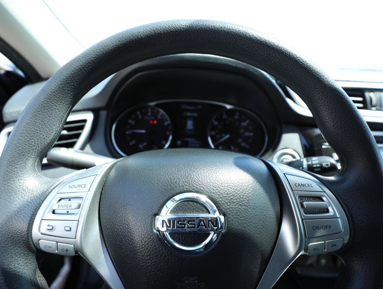 Used 2015 Nissan Rogue SV image 21