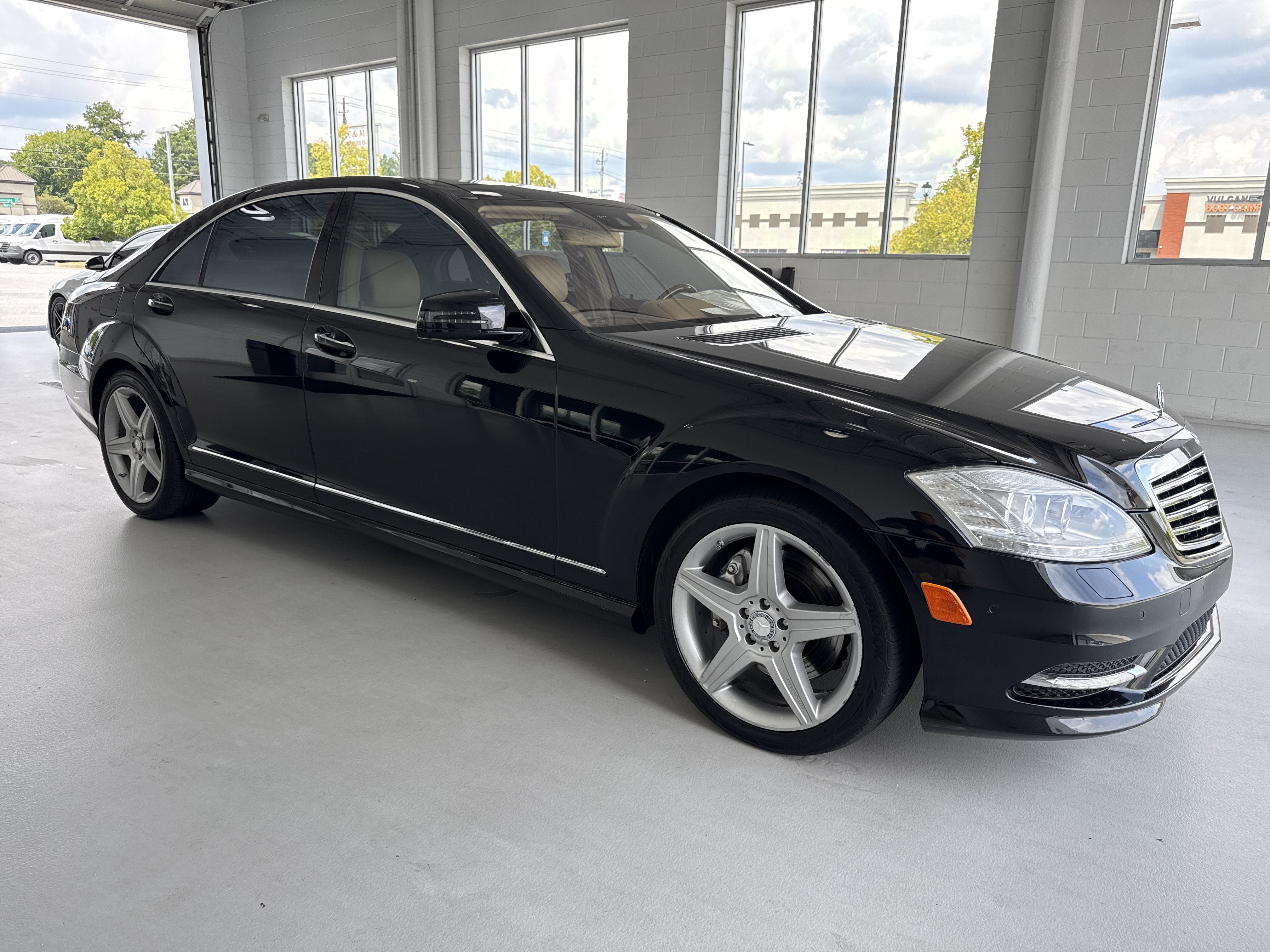 Used 2011 Mercedes-Benz S 550 image 15