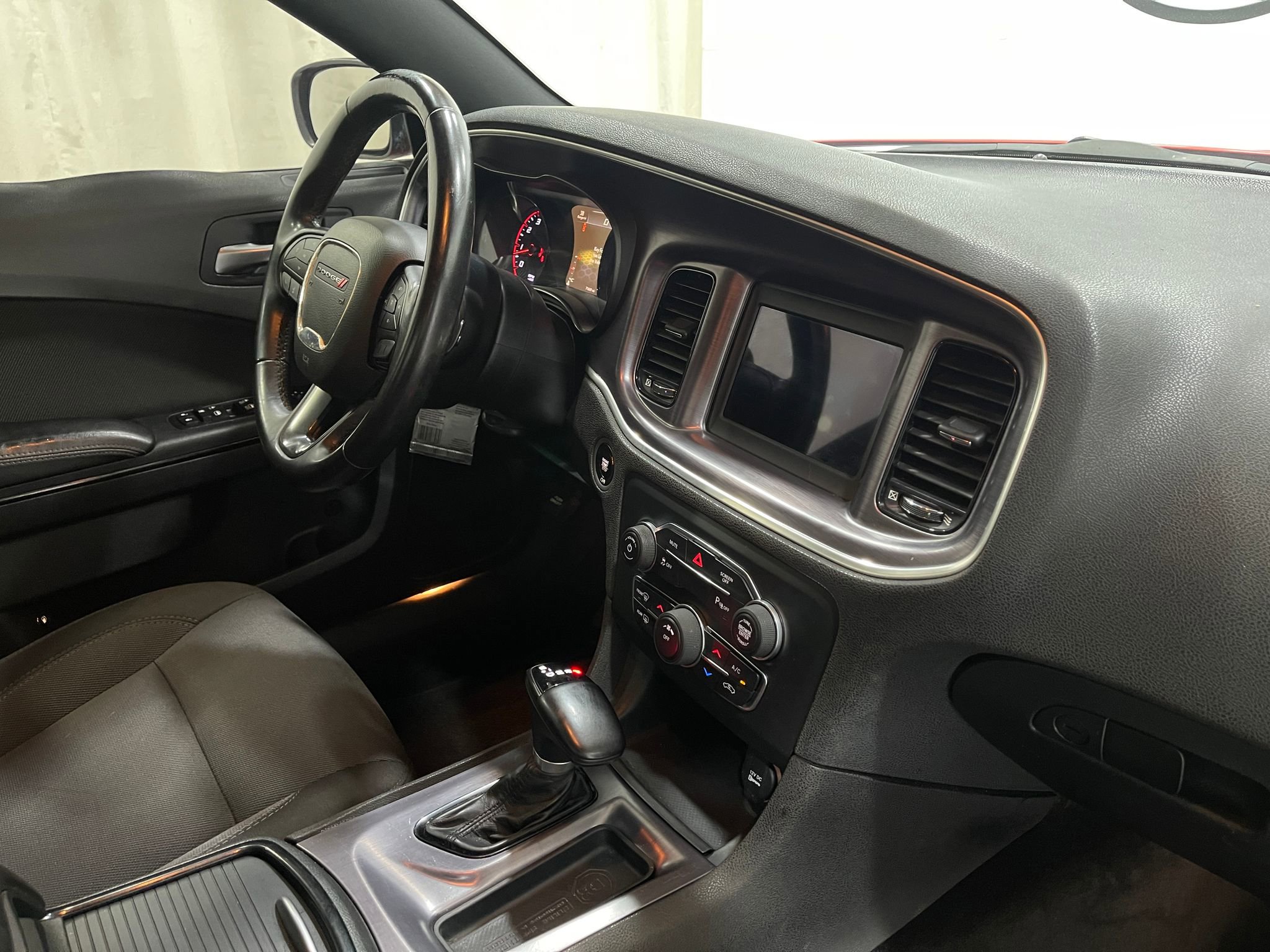 Used 2018 Dodge Charger SXT w/ Blacktop Package image 17