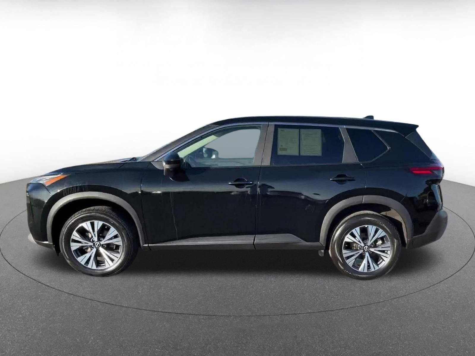 Used 2023 Nissan Rogue SV image 9