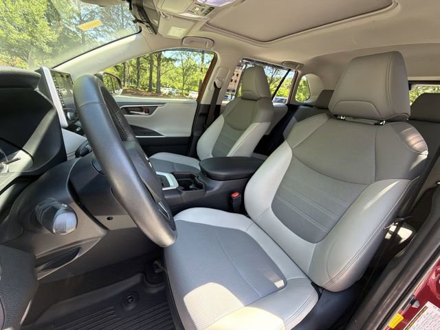 Used 2019 Toyota RAV4 Limited w/ Cold Weather Package FWD image 11