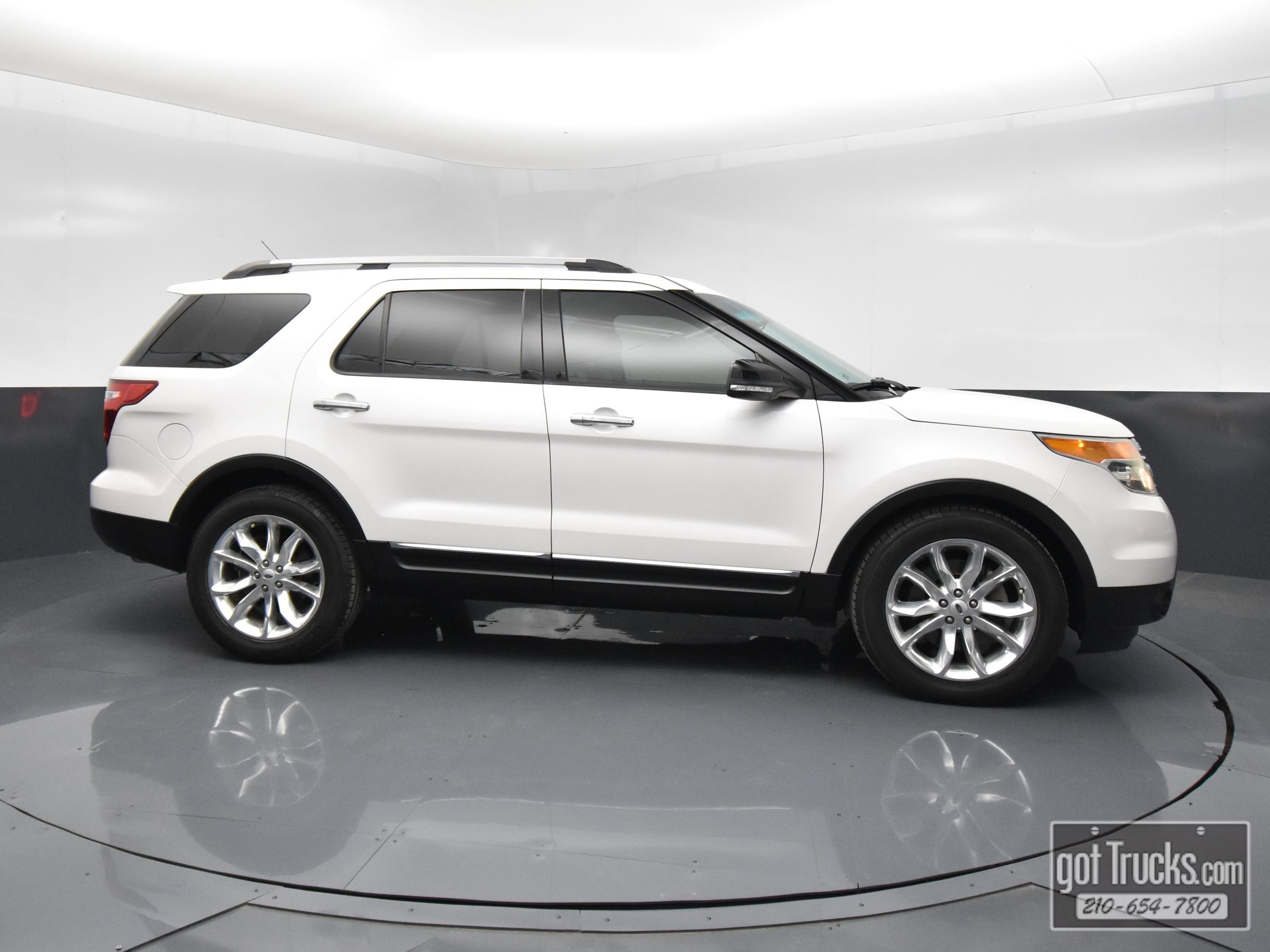 Used 2015 Ford Explorer XLT w/ Equipment Group 202A image 49