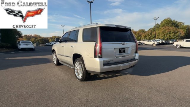 Used 2017 Cadillac Escalade Luxury AWD/4WD image 9
