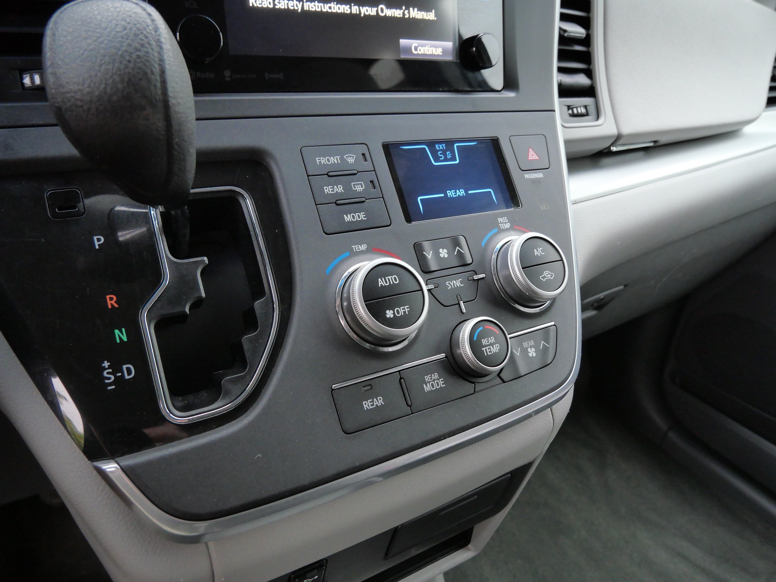 Used 2017 Toyota Sienna LE AWD/4WD image 23