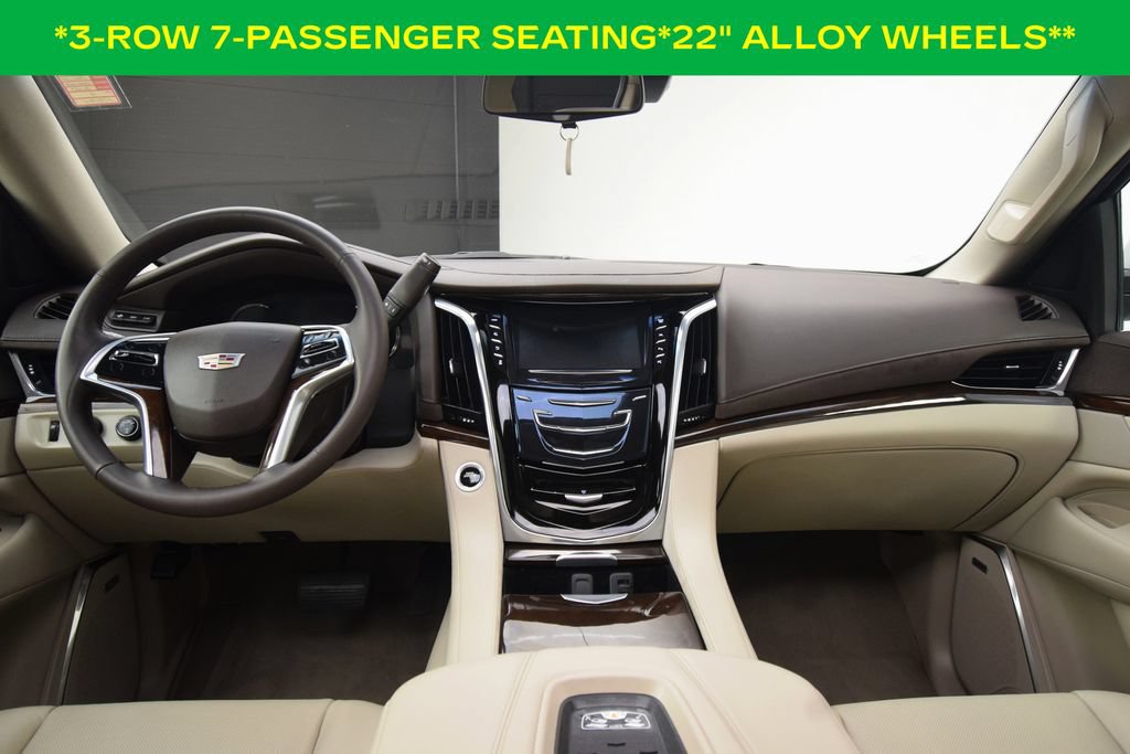 Used 2017 Cadillac Escalade ESV Luxury AWD/4WD image 4