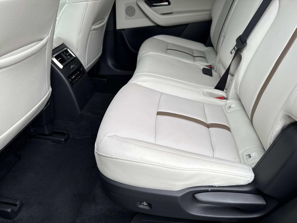 Used 2025 MAZDA CX-90 3.3 Turbo S w/ Premium Package image 19