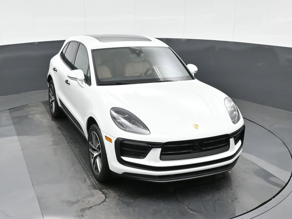 Certified 2025 Porsche Macan image 32