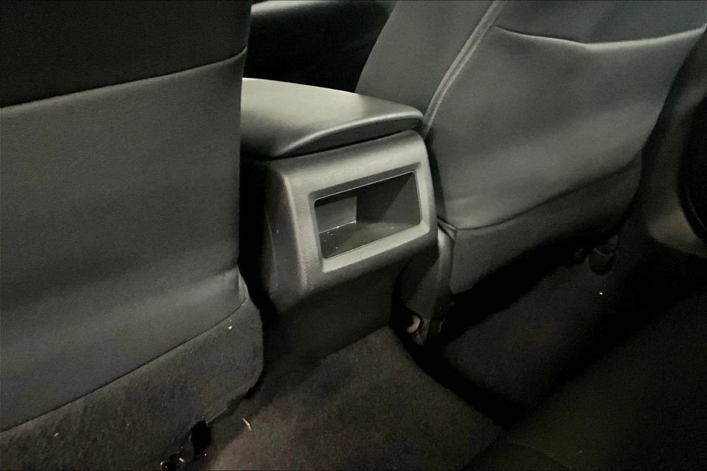 Used 2019 Toyota Camry LE image 10